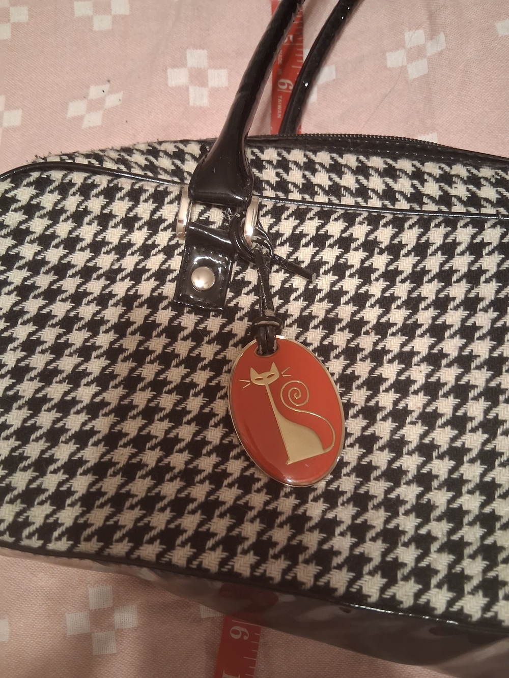 Houndstooth Tote Bag with Cat Charm - Black & White